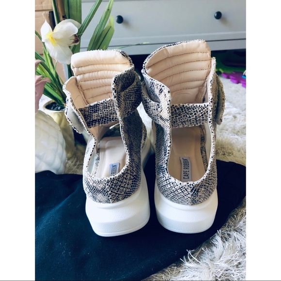 ✨LAST PAIR✨NIB Snakeprint Sneakers - Picture 5 of 8